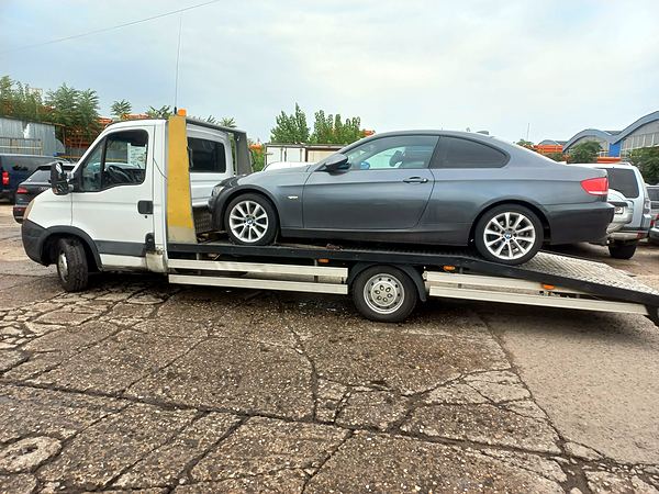 Tractări auto Slatina – transport BMW Seria 3 Coupe pe platformă