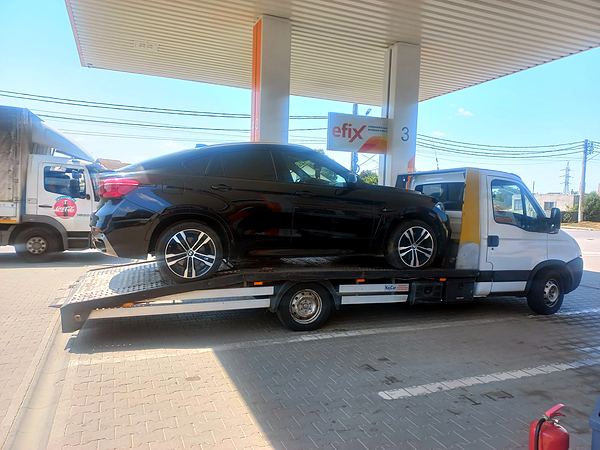 Tractări auto Slatina – transport BMW X6 pe platformă